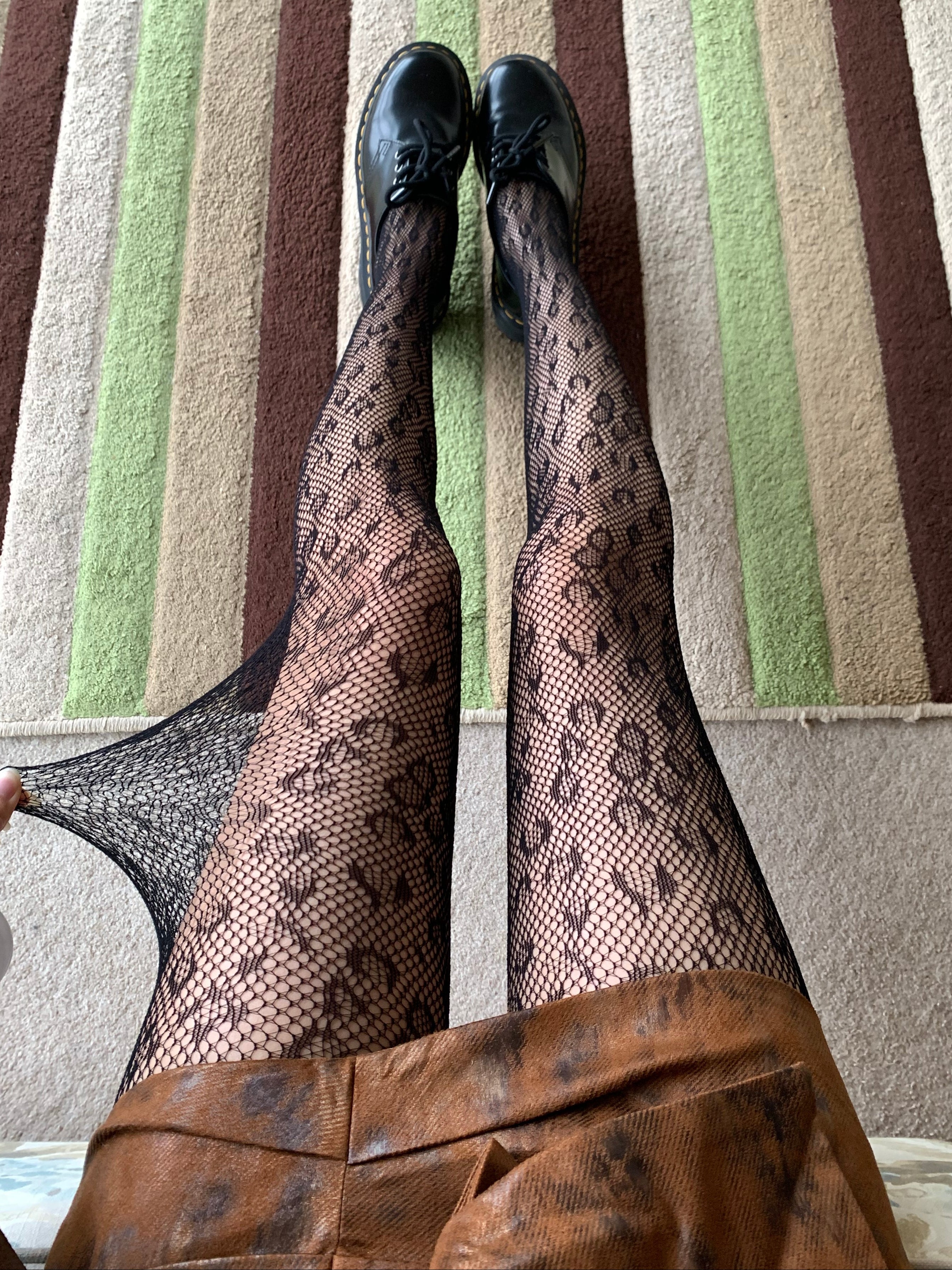 black patterned tights 