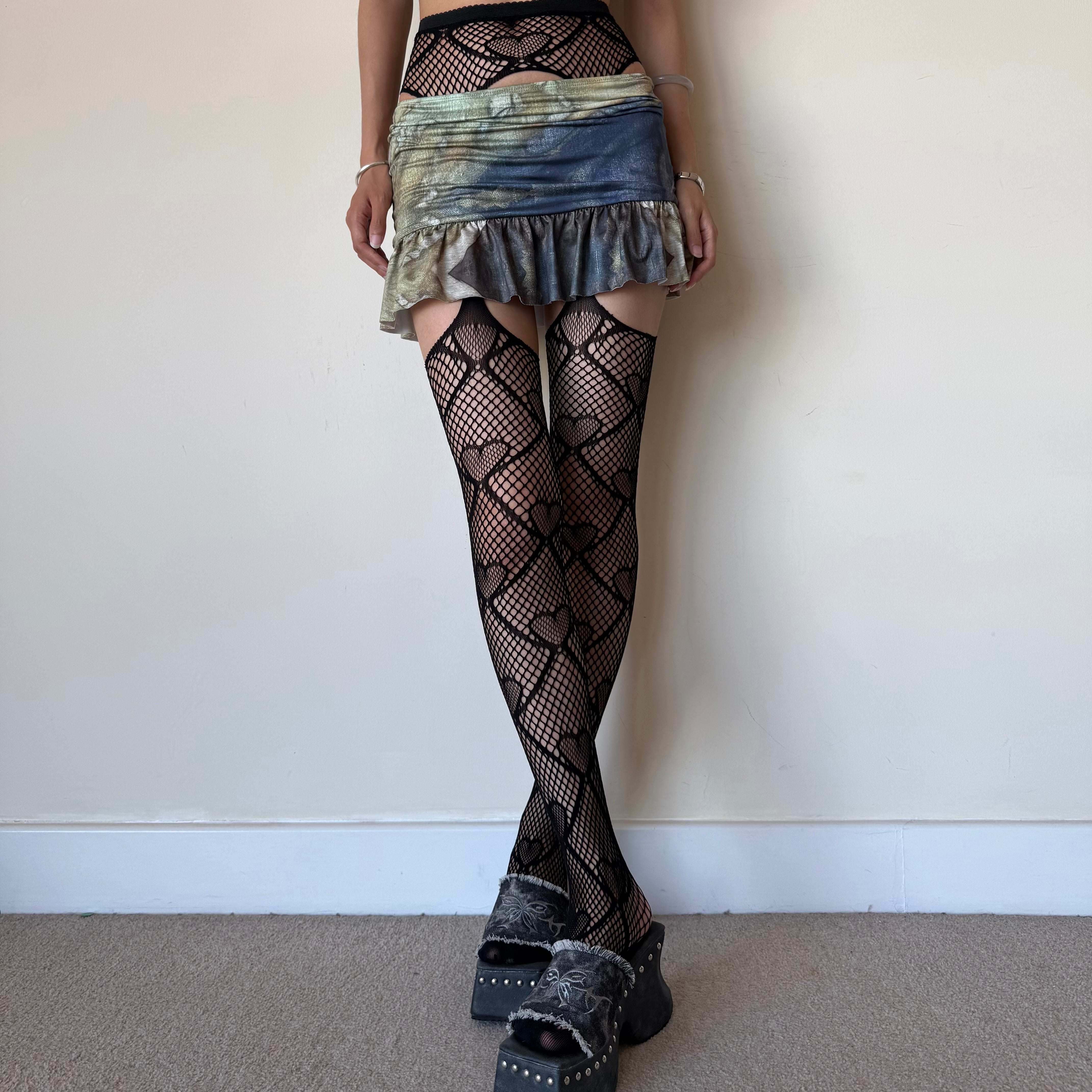 Black Heart Lattice Suspender Fishnet Tights