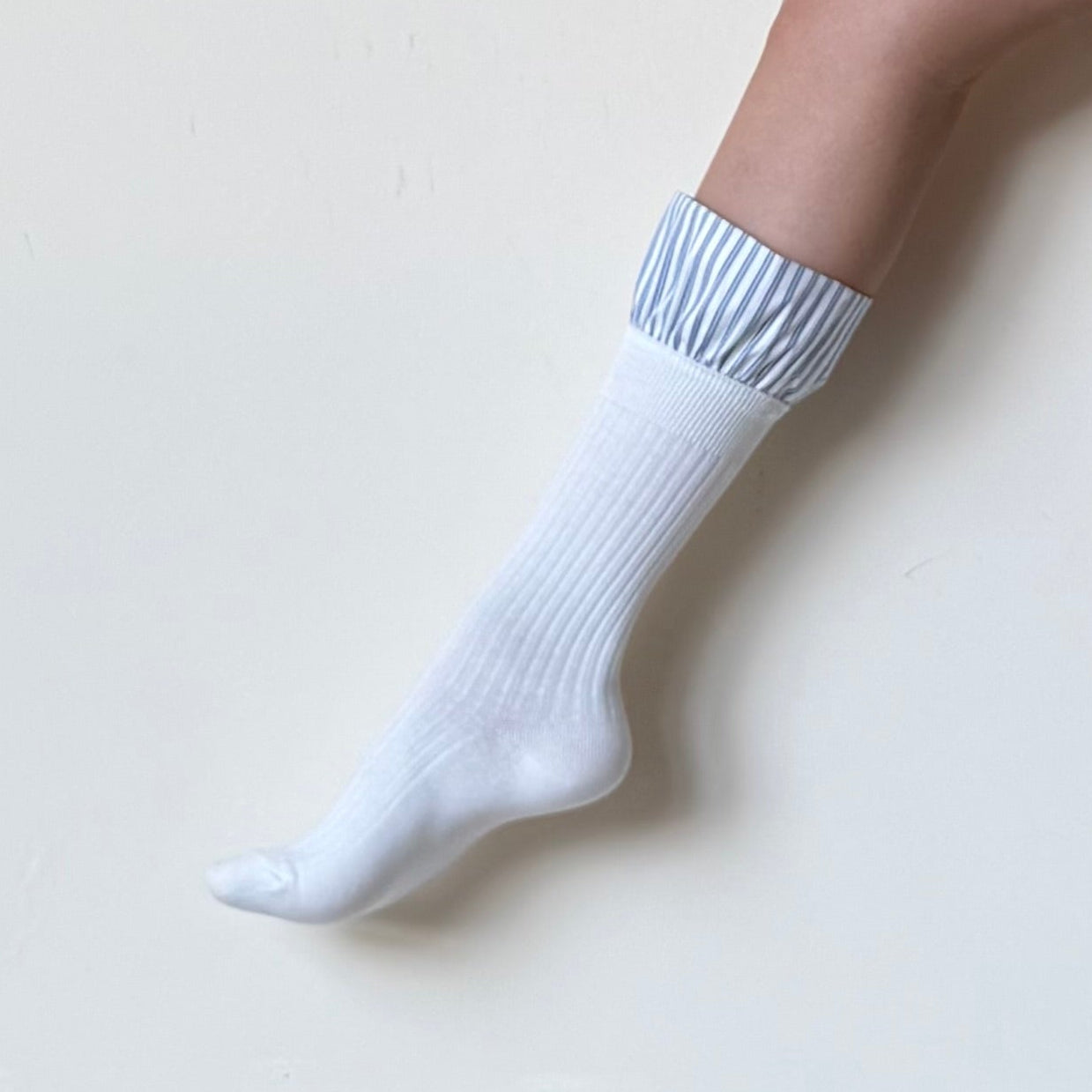 White Ribbed Knee-High Socks with Blue Striped Ruffle Cuff